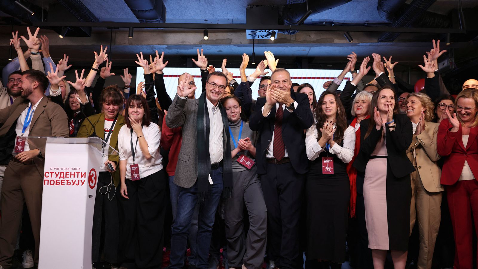 Membres de la candidatura de la Llista d'Estudiants celebren el resultat electoral, este diumenge