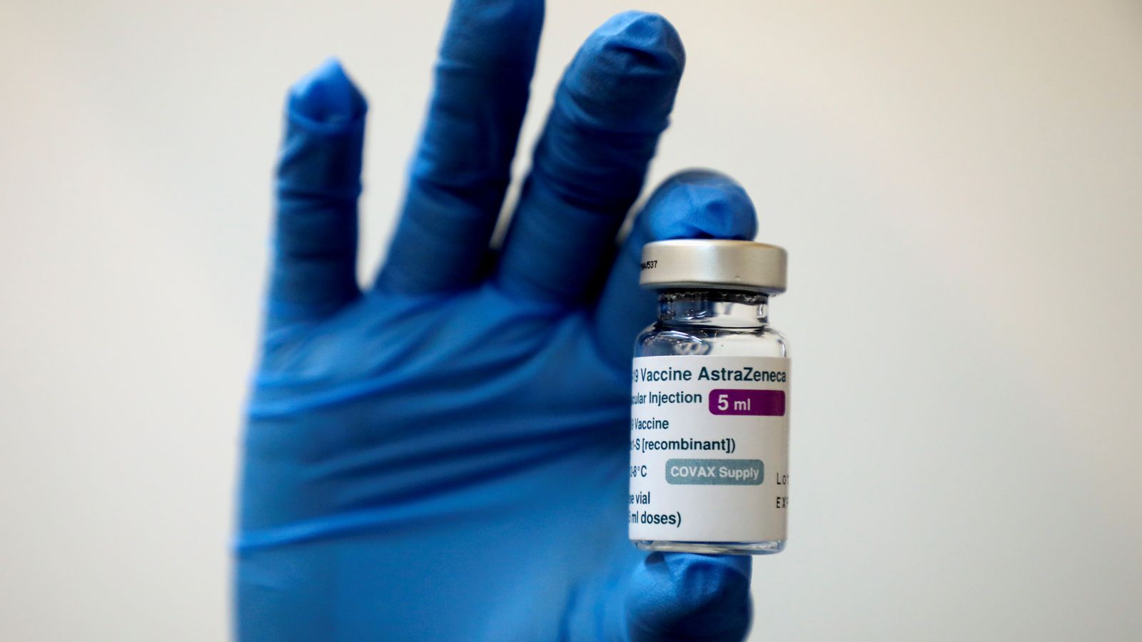 Vial de la vacuna d'AstraZeneca contra el coronavirus