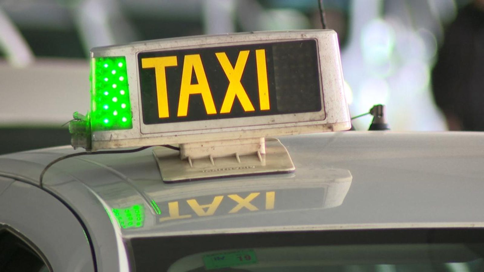 Detall d'un taxi (arxiu) El taxi recupera l'activitat, especialment els caps de setmana