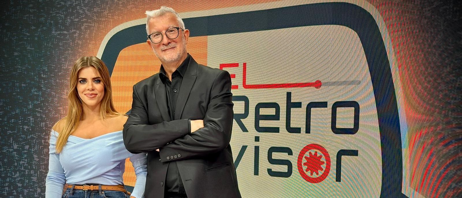 Anaïs Ordóñez i Josep Ramon Lluch presenten cada dissabte per la nit el programa 'El retrovisor' en À Punt