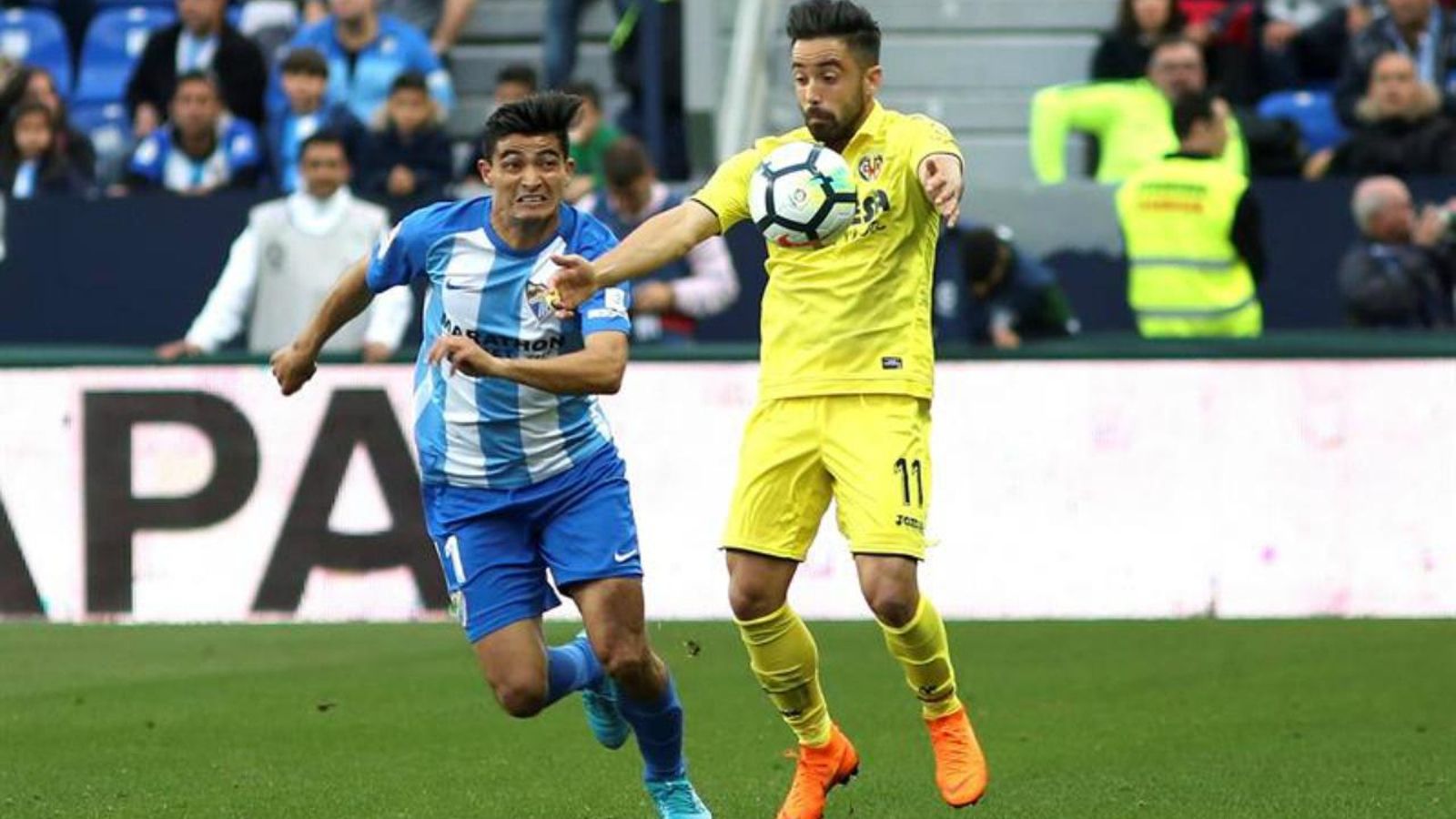 Jaume Costa controla un baló