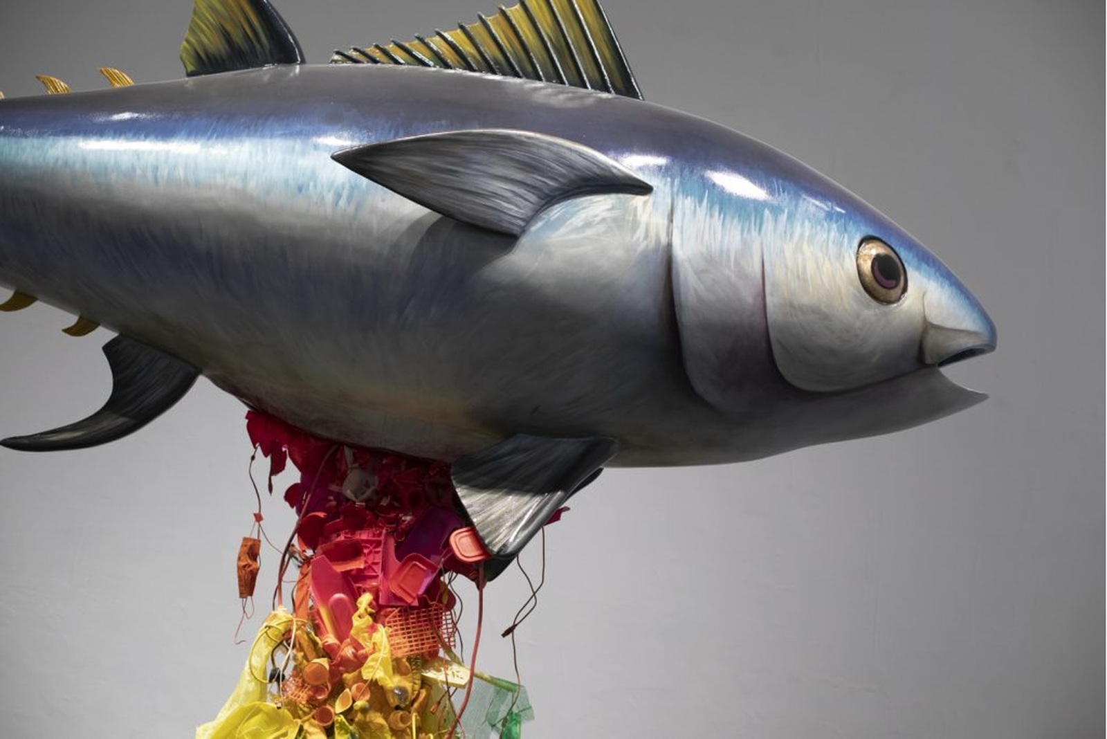 Una de les peces de l'exposició 'Emergency on Planet Earth' al Centre del Carme