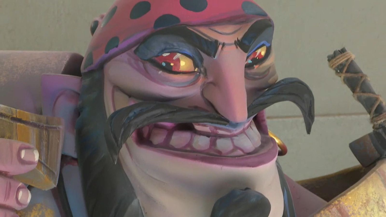 Últims retocs de les fogueres que es plantaran aquestes festes