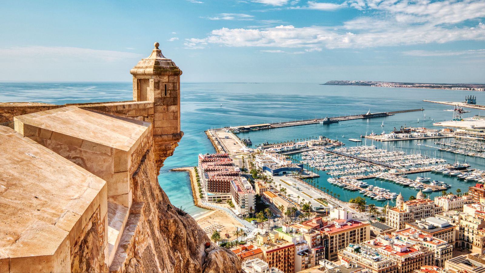 El castell de Santa Bàrbera d'Alacant tancarà de vesprada davant la previsió de vent fort i tempestes