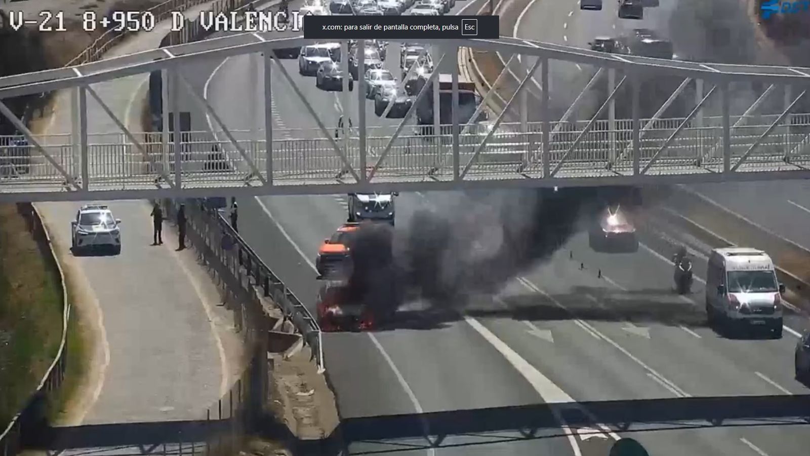 El foc originat a la V-21, al voltant de les 14:30 hores