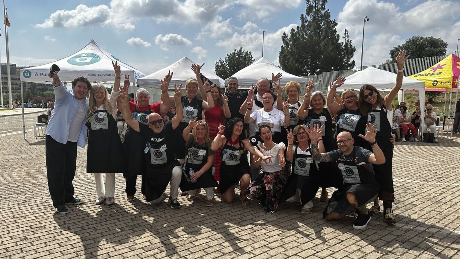 Els 16 pobles participants en la gran final del concurs gastronòmic de 'Connexió Comunitat Valenciana': Sollana, Catadau, Algímia d'Alfara, Dénia, Onda, Burjassot, Vila-real, Benaguasil, Bocairent, la Pobla de Farnals, Fontanars dels Alforins, la Font d'en Carròs, Albal, Puçol, Cheste i Benifaió