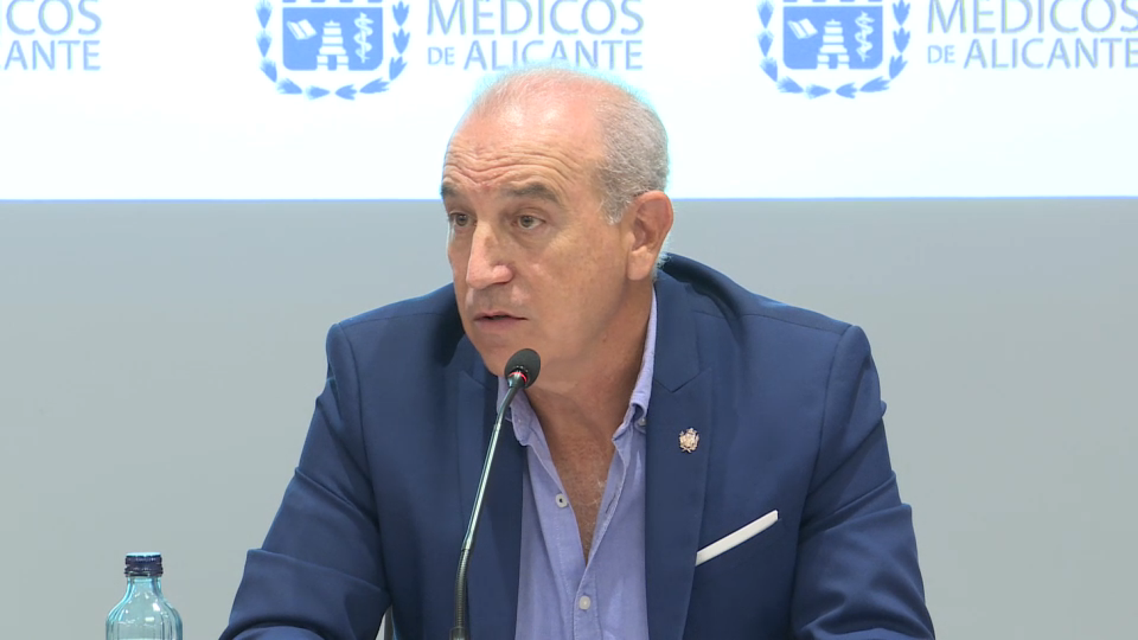 El president del Col·legi de Metges d'Alacant, Hermann Schwarz, aquest dimarts / À Punt NTC