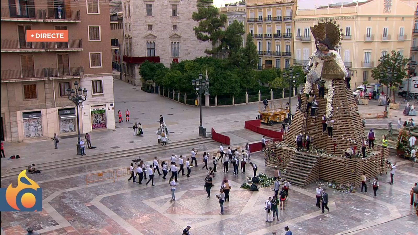 Plaça de la Mare de Déu durant l'ofrena
