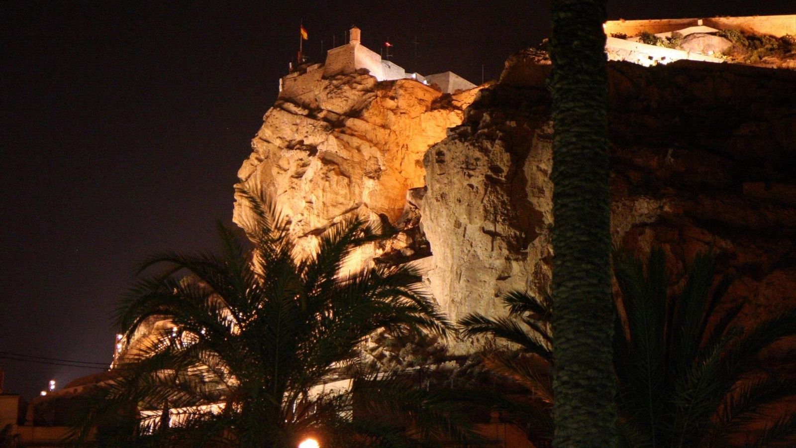 Castell de Santa Bàrbara de nit