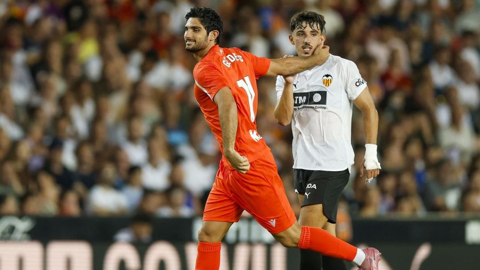 Gonçalo Diego i Diego López, en el partit de la primera volta, a Mestalla