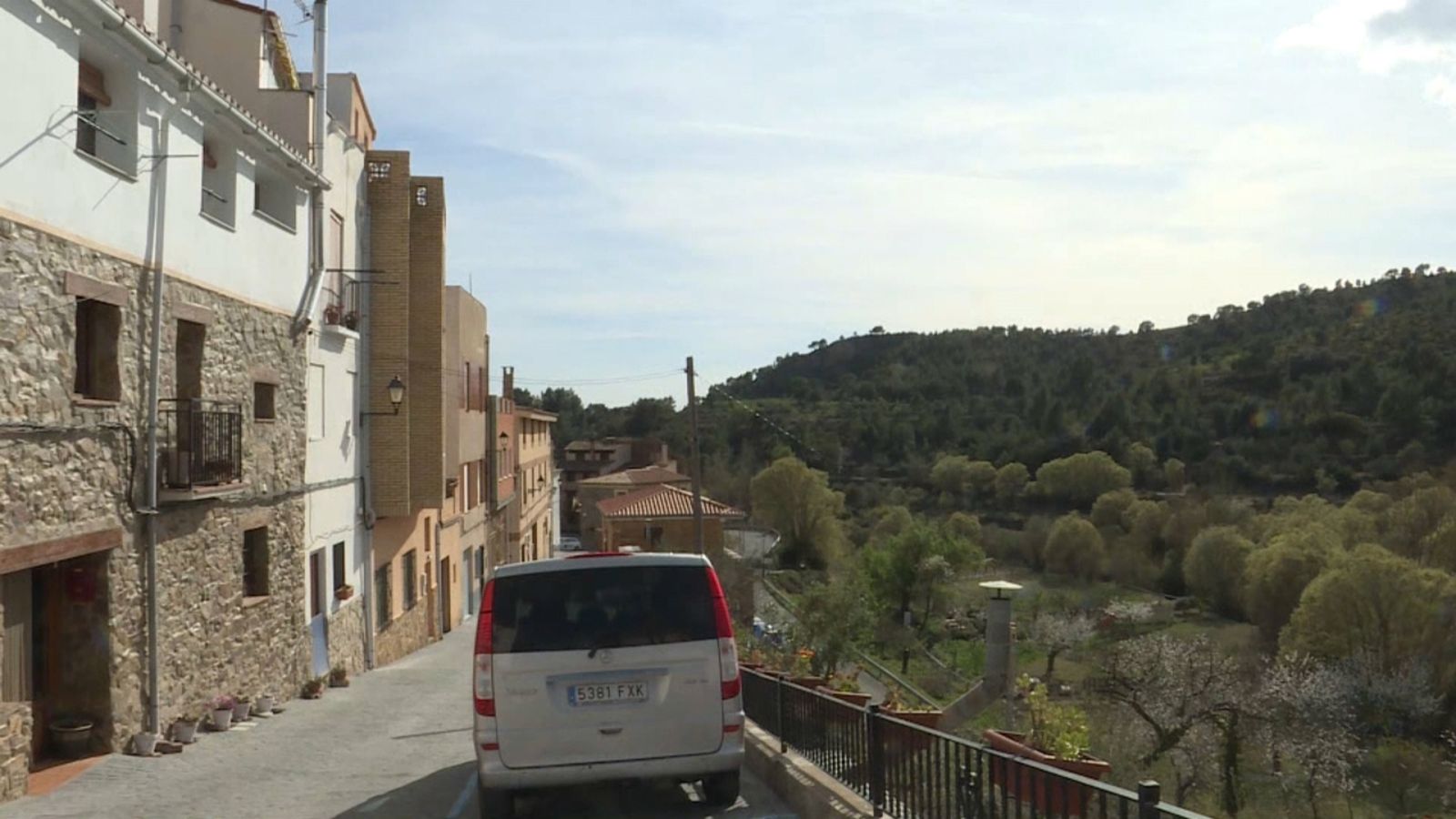 L'incendi de l'Alt Millars s'ha donat per controlat. Foto de portada: el poble de Figueres (l'Alt Palància)