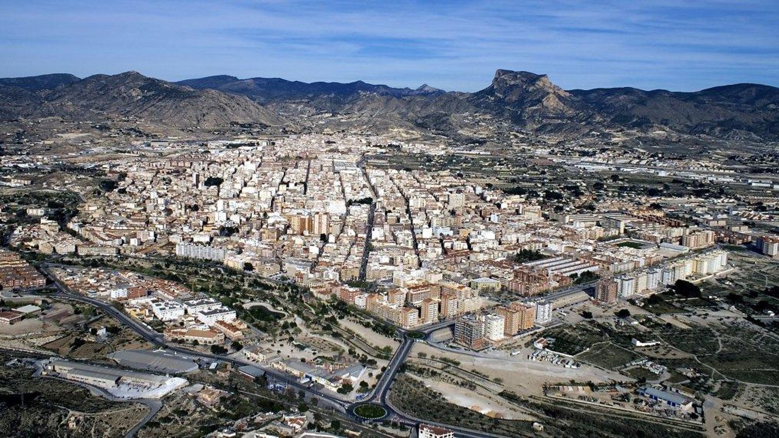 La baixada de torxes d’Elda, primera que compleix la normativa d’ús festivorecreatiu del foc en sòl forestal