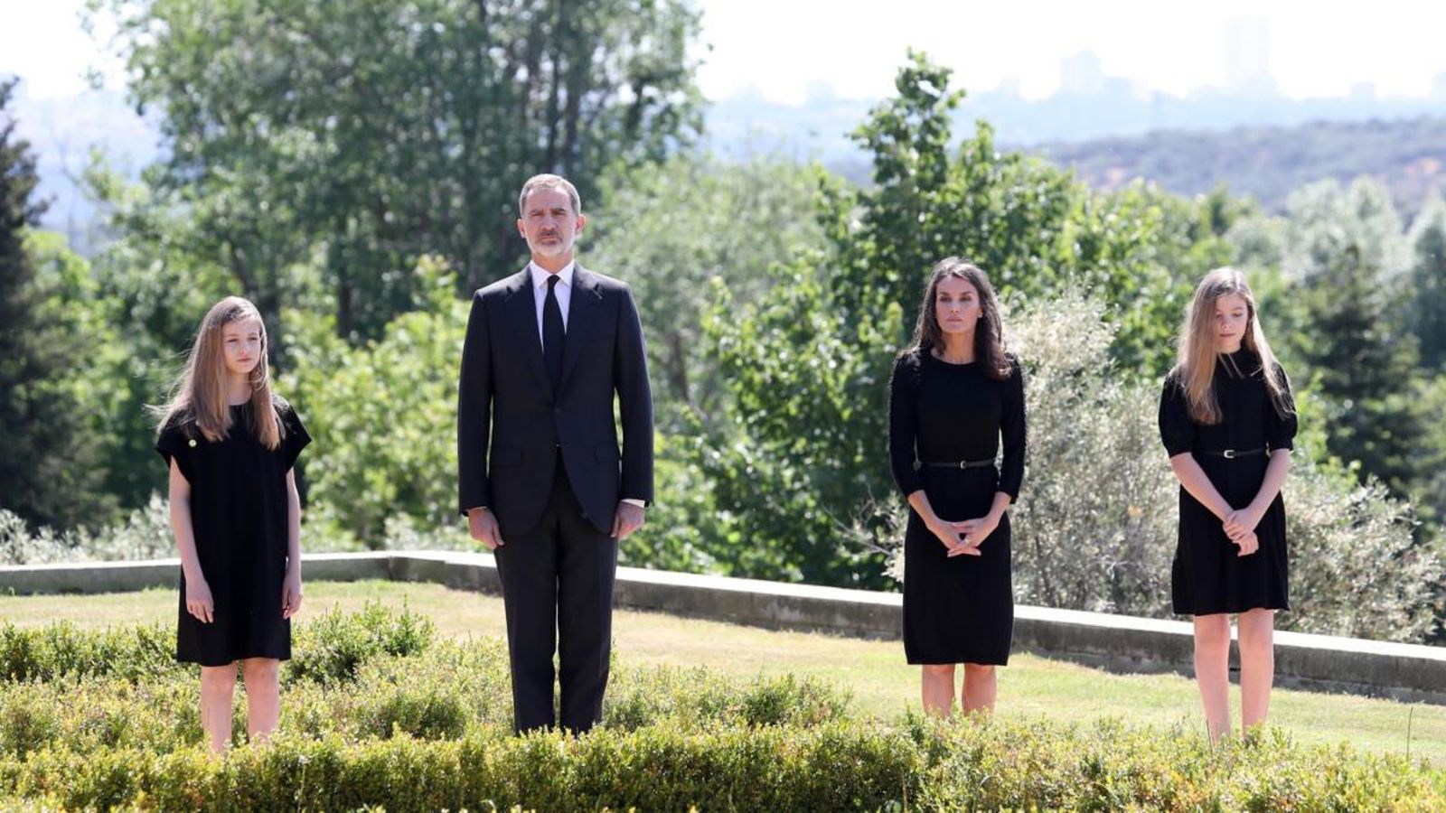 Minut de silenci en memòria dels morts durant la pandèmia