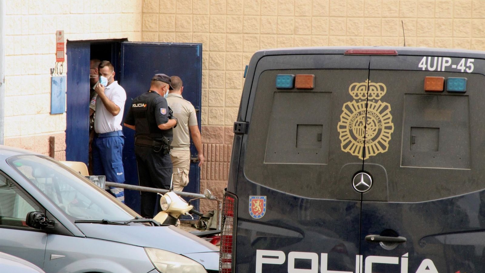 Vista del centro de menores Santa Amelia, en Tetuán aquest dissabte, on están alollotjats 234 menores marroquíes