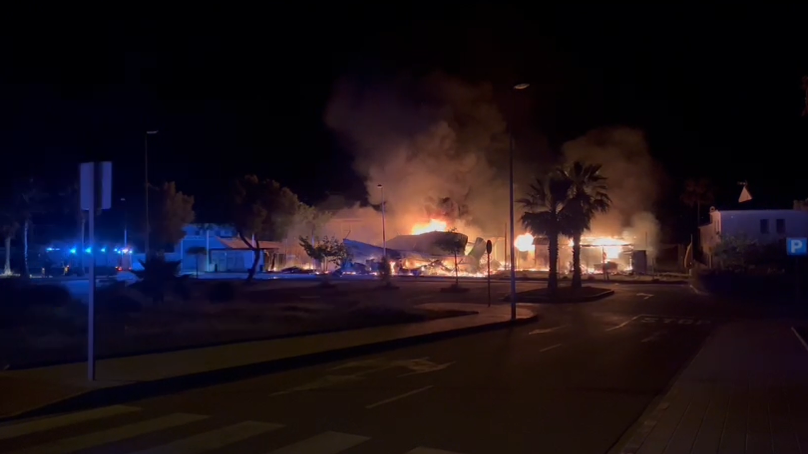 Incendi en dos barets de platja d'Almenara