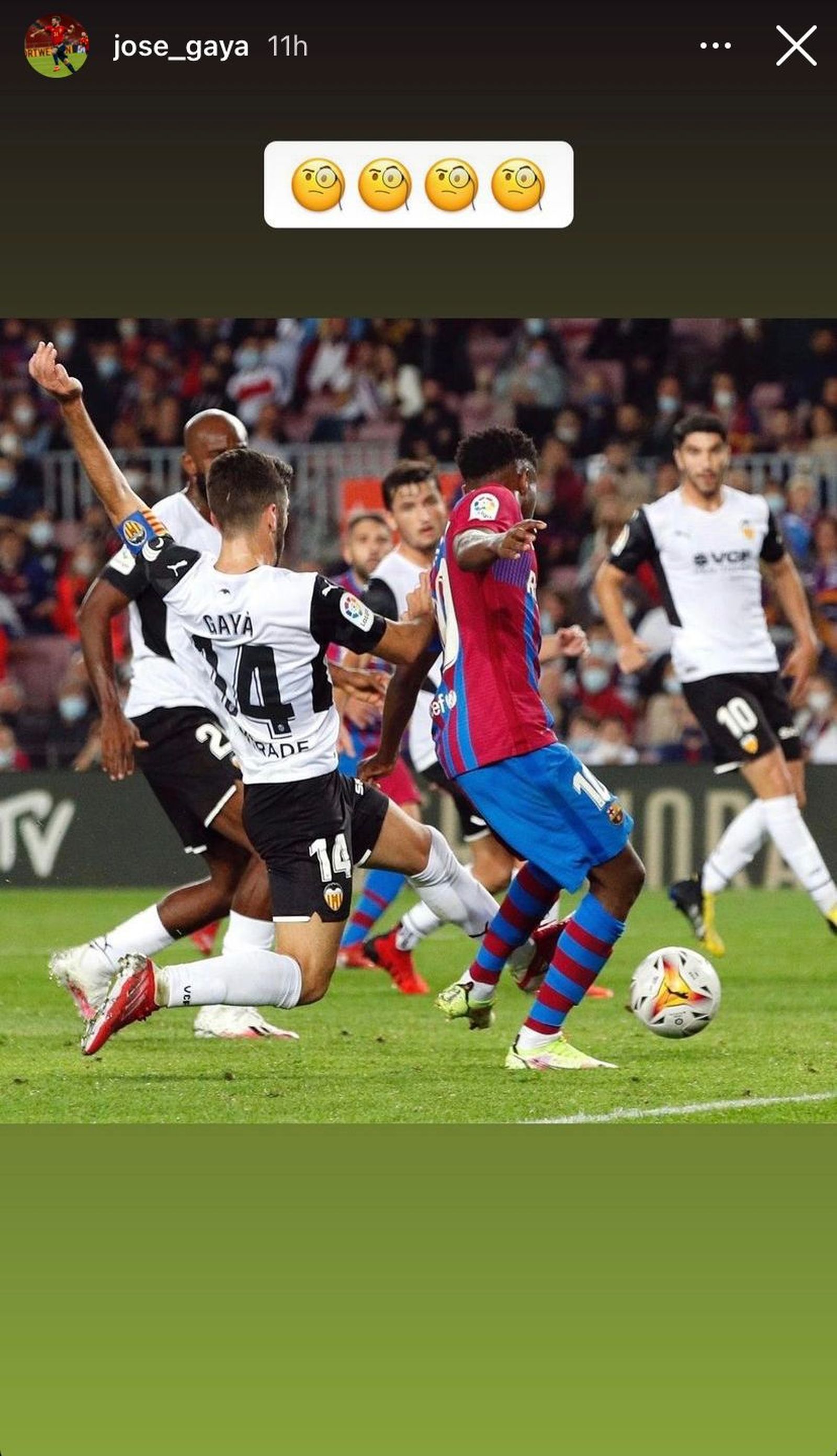 Imatge del moment de l'acció del penal de Gayà sobre Ansu Fati