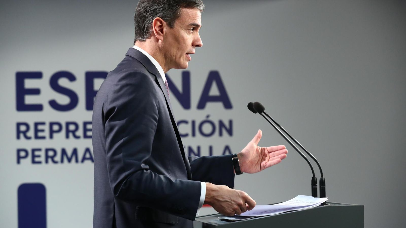 El president del govern espanyol en funcions aquest divendres en una roda de premsa des de Brussel·les
