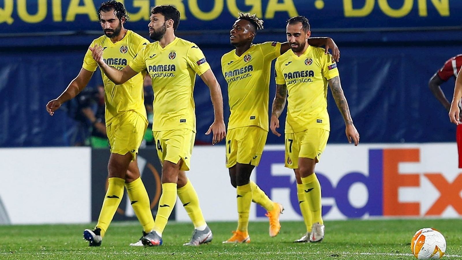 Els jugadors groguets celebren un dels gols contra el Sivasspor