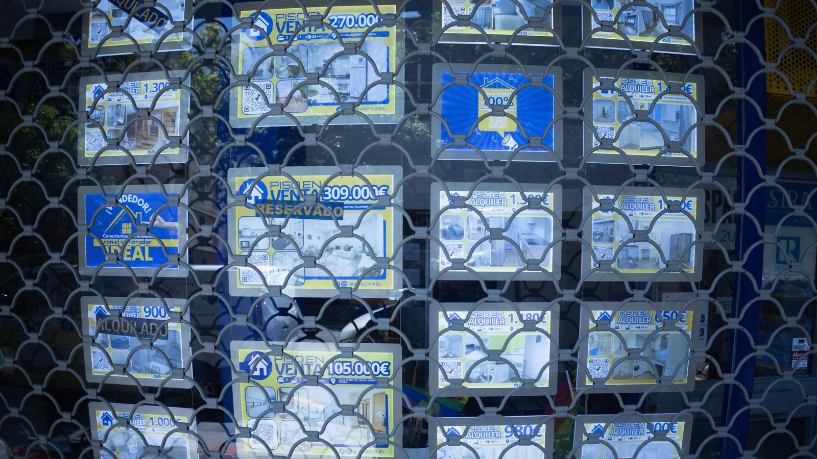 Aparador d'una immobiliària, en una imatge d'arxiu