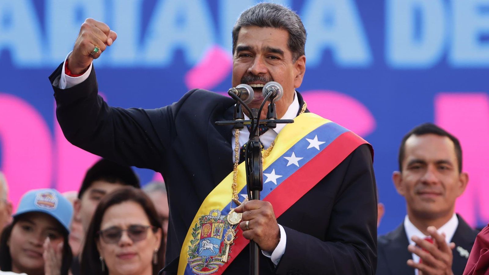 Maduro defén el càrrec de president en una intervenció este divendres a Miraflores Maduro defensa el càrrec de president en una intervenció d'este divendres a Miraflores