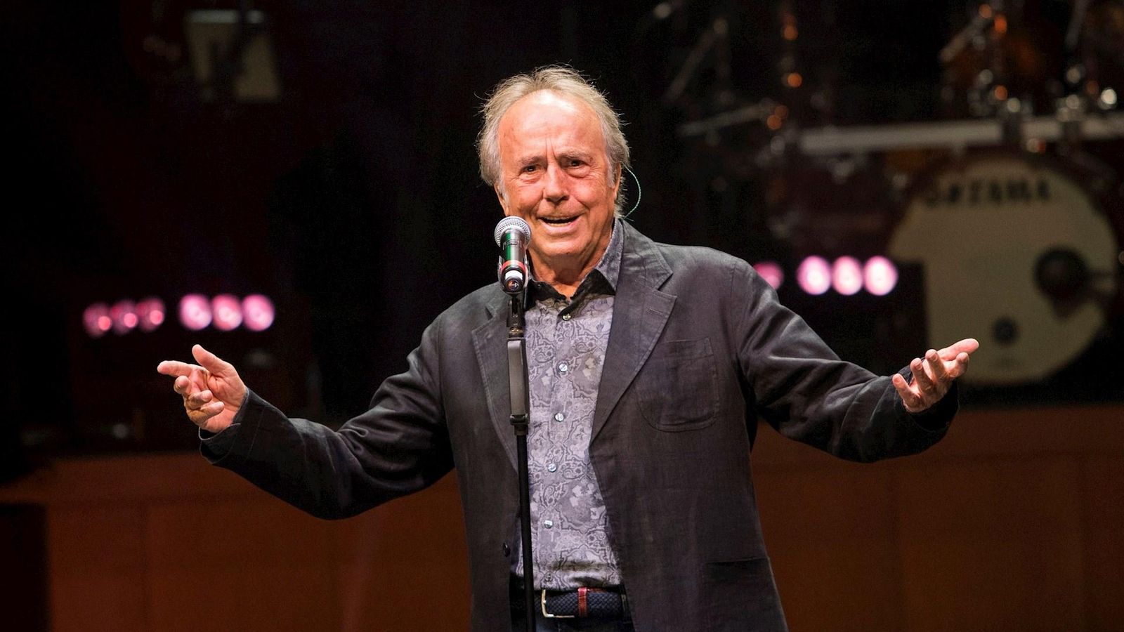 El cantant Joan Manuel Serrat durant un concert, en  una imatge d'arxiu