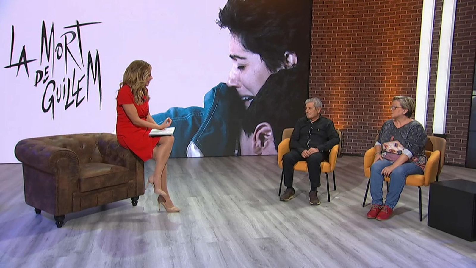 Els pares de Guillem Agulló, aquest divendres en ‘A la Ventura’ , junt amb la presentadora Marta Ventura (a l'esquerra)