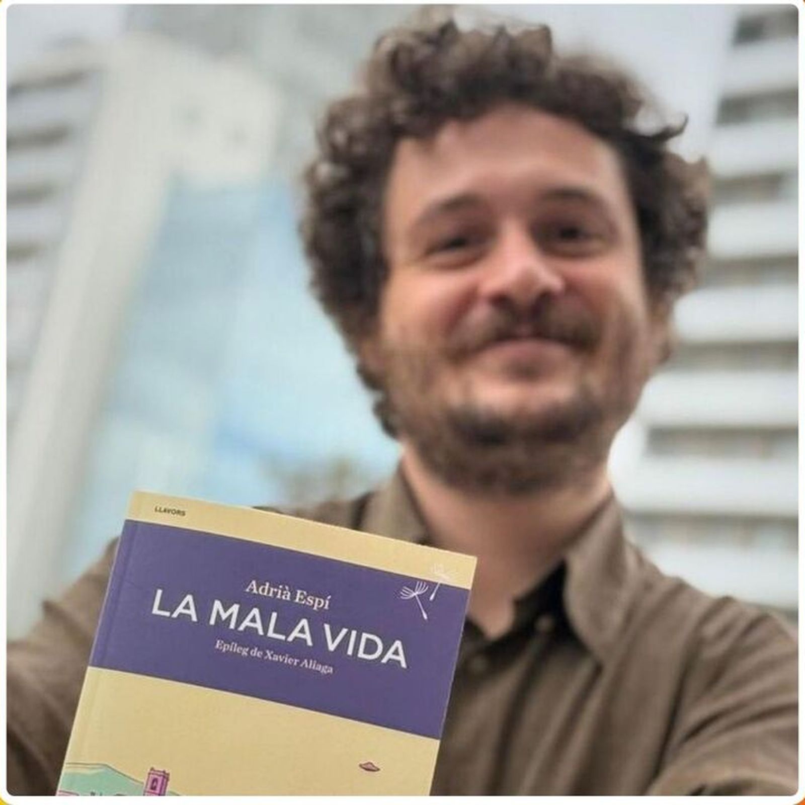 17.06.2026 | “La Mala Vida”: així és el nou recull de relats d’Adrià Espí, un univers de contes ambientats en el poble fictici de Tort episode artwork