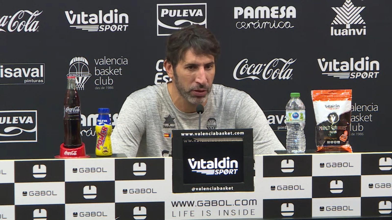 El tècnic del València Basket, Álex Mumbrú