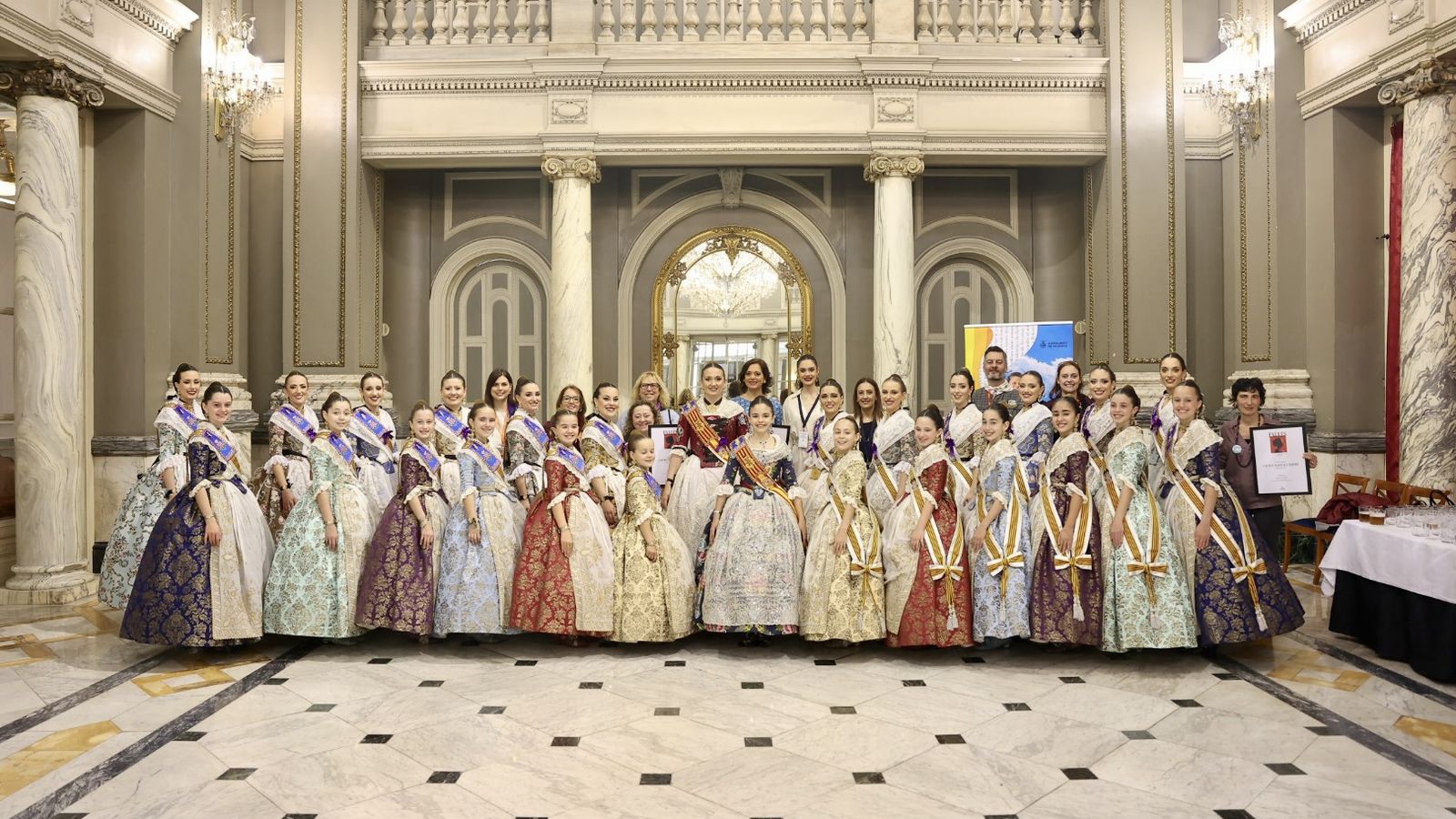 Foto grupal dels premis "Dones de la festa"
