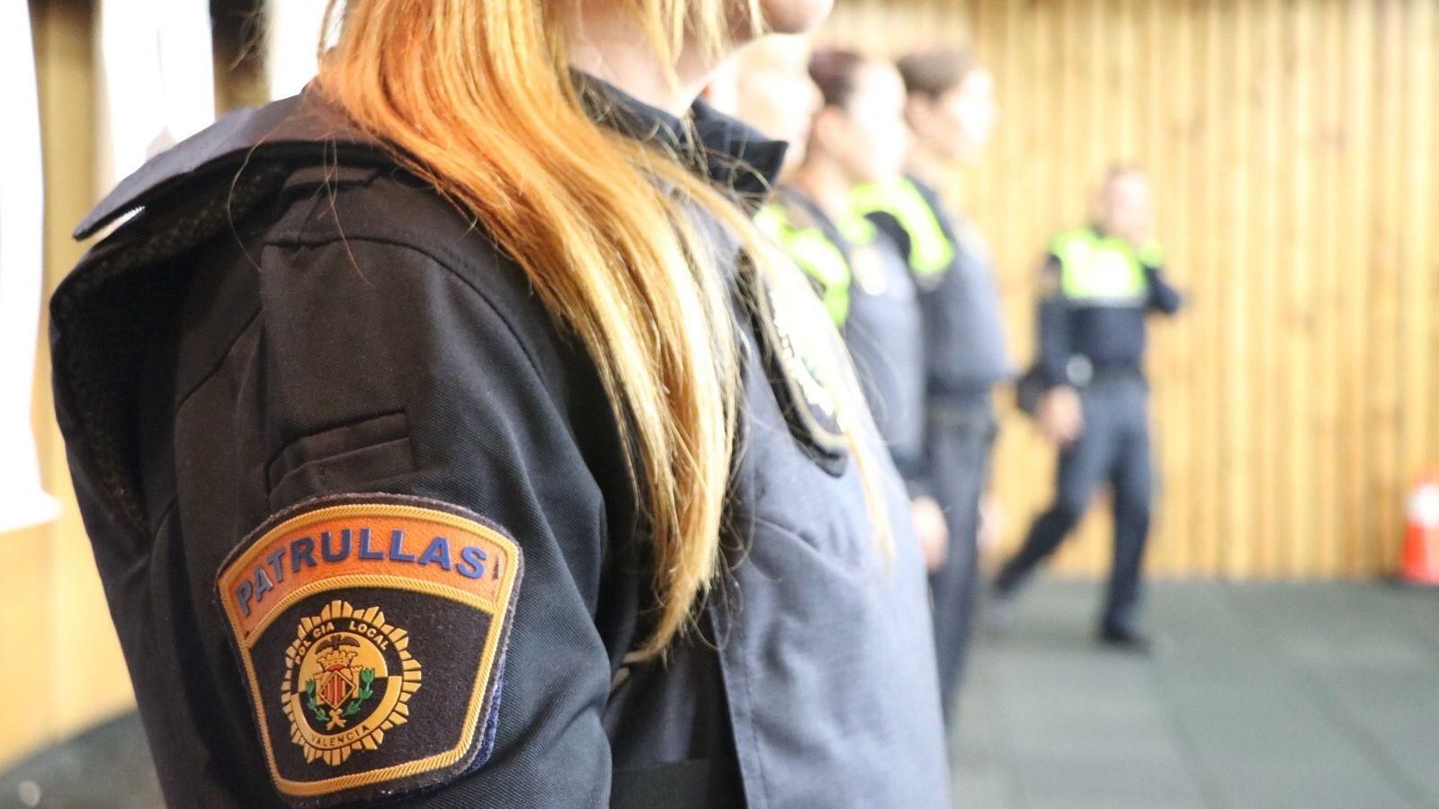 Quan els agents van arribar al punt de l'agressió, l'home estava colpejant la víctima