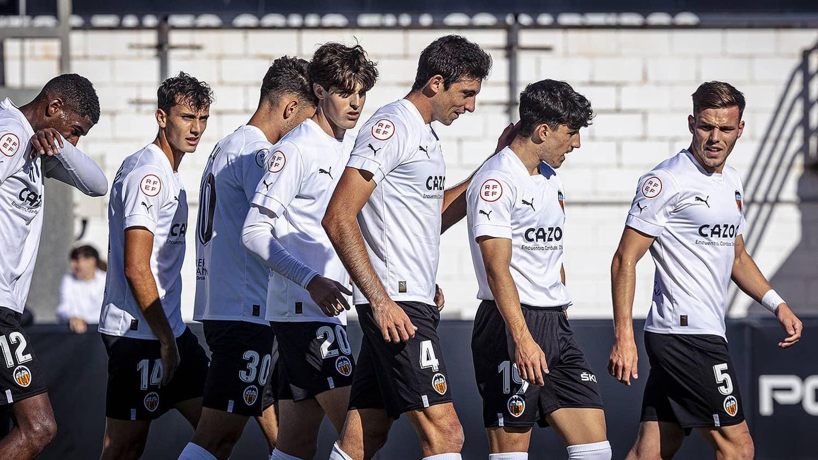 Els jugadors del Mestalla celebren un gol Els jugadors del Mestalla celebren un gol