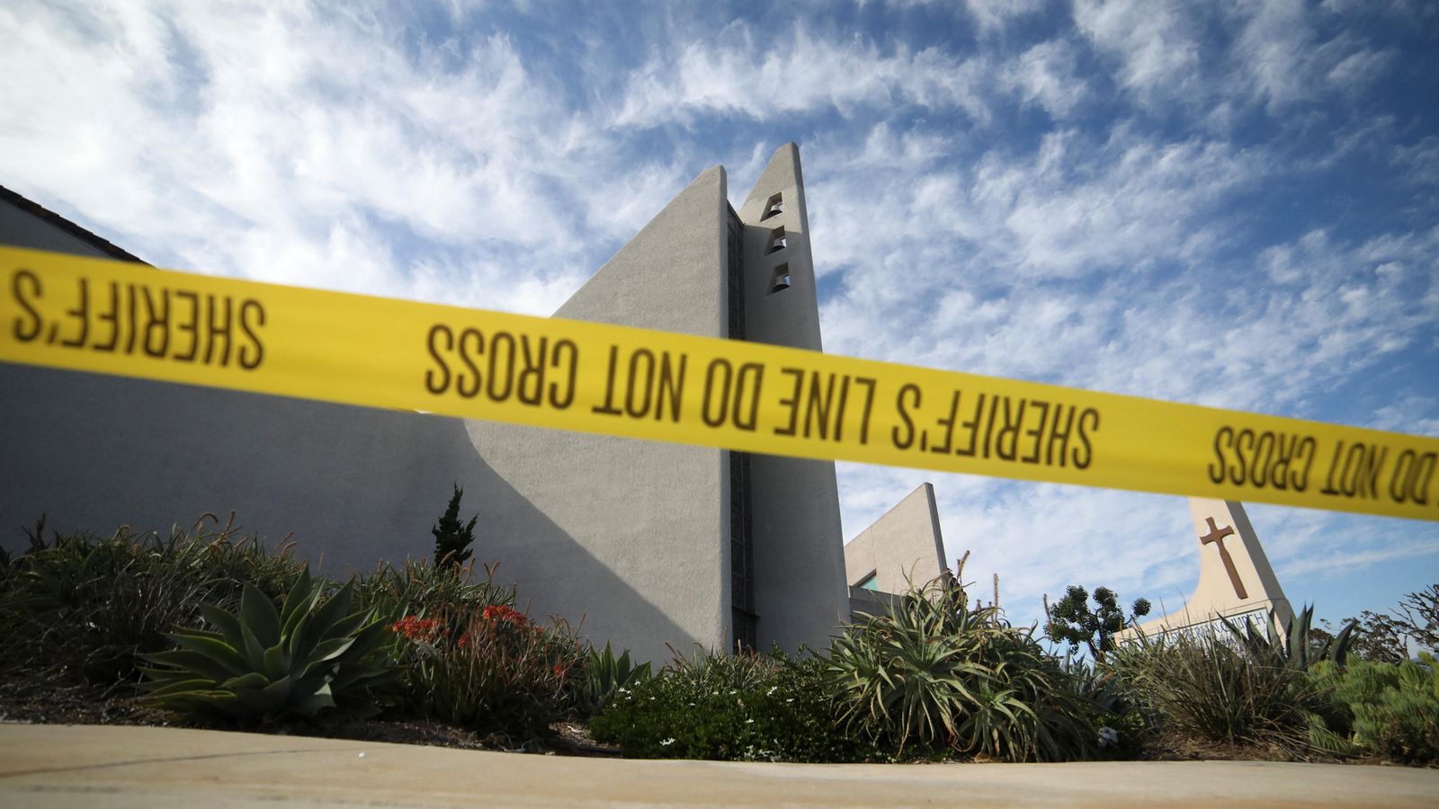 Un cordó policial acota la zona de l'atac a l'església presbiteriana de Laguna Woods Un cordó policial acota la zona de l'atac a l'església presbiteriana de Laguna Woods