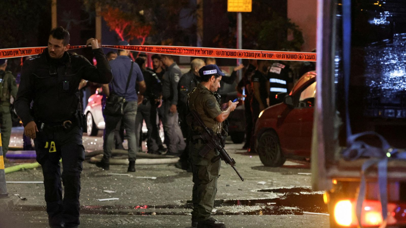 Policies i personal d'emergència en el punt de l'explosió