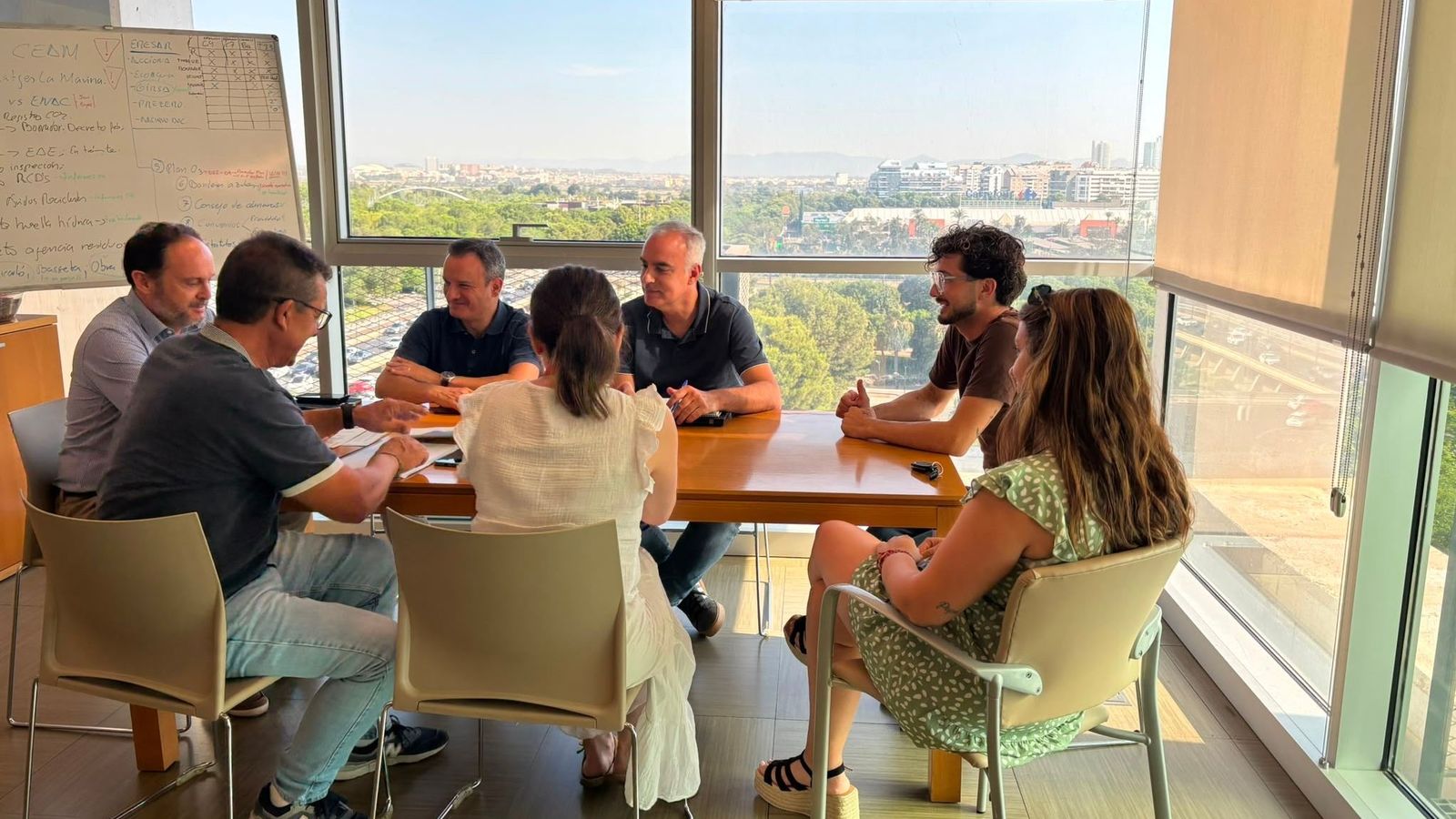 Reunió de l'alcalde de Zarra, Raúl Martínez, amb el director general de Qualitat i Educació Ambiental de la Generalitat, Jorge Blanco Coll