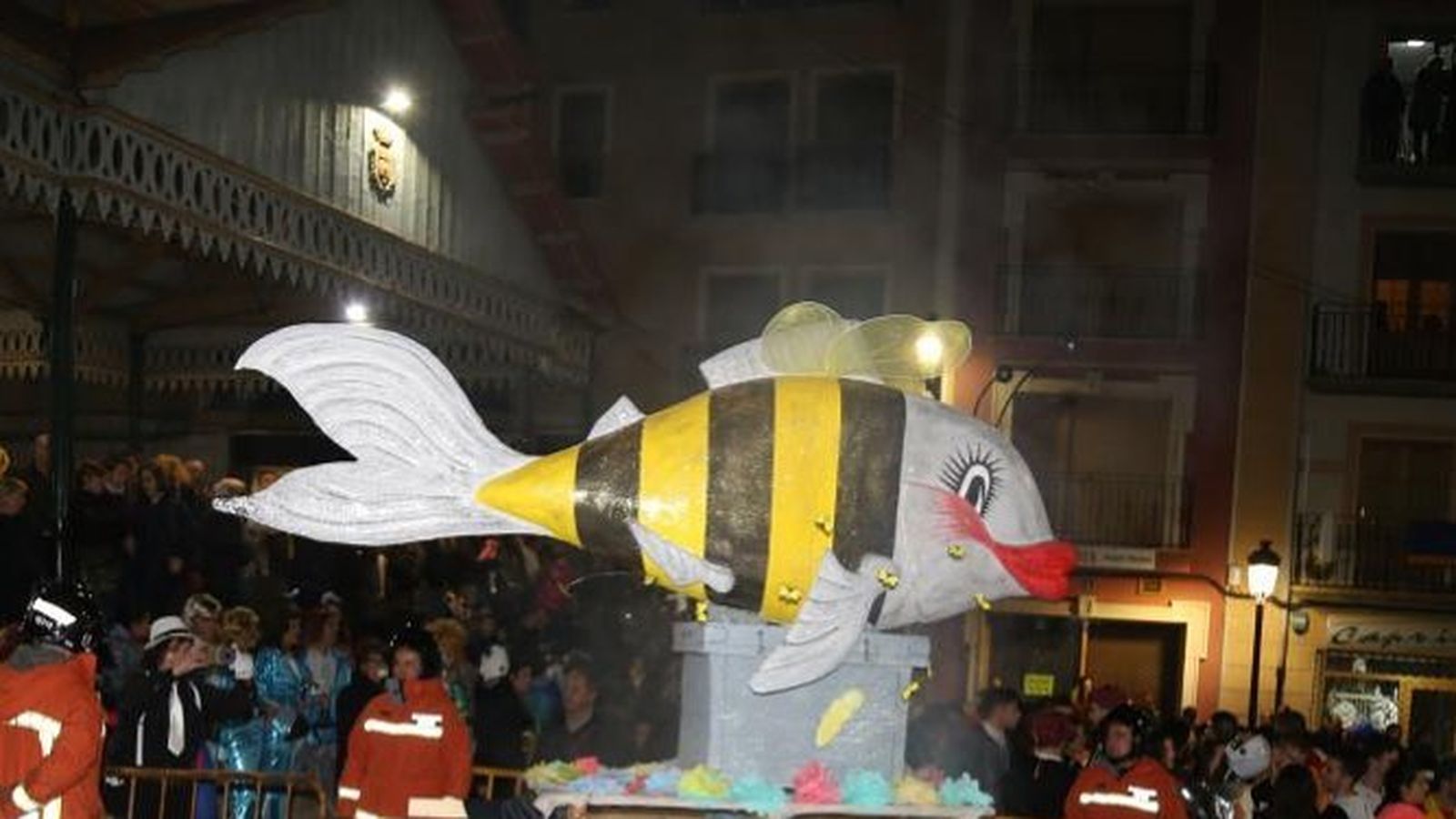 Imatge d'arxiu de l'enterrament de la sardina del Carnaval d'Aiora