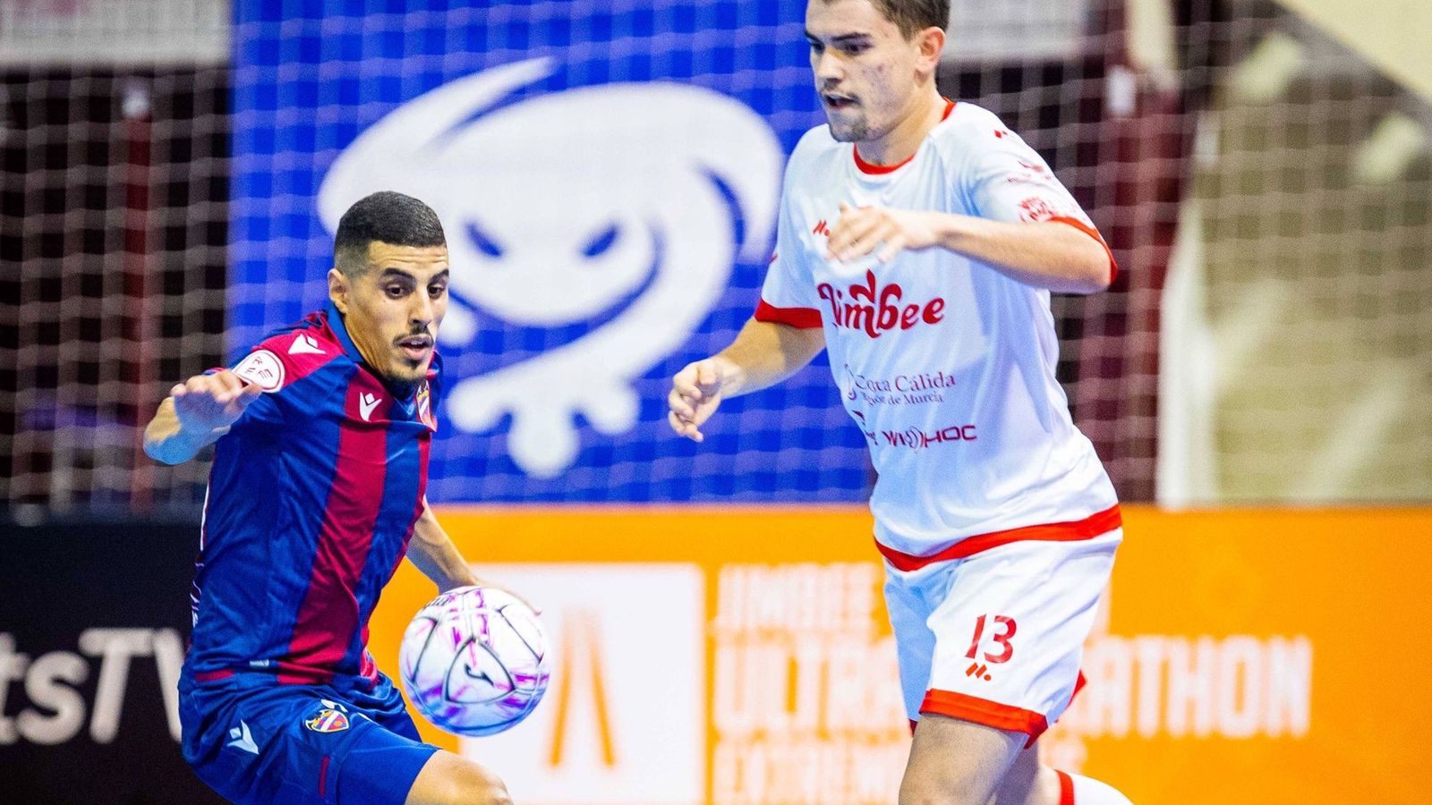 Hamza, en una acció del partit