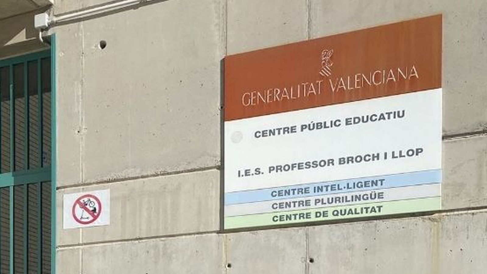 Porta d'entrada de l'institul Broch i Llop de Vila-real