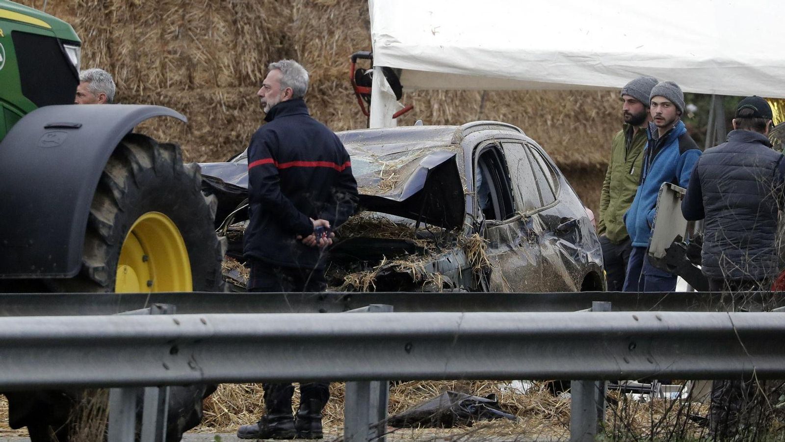 El cotxe s'ha estavellat contra una barricada construida pels protestants