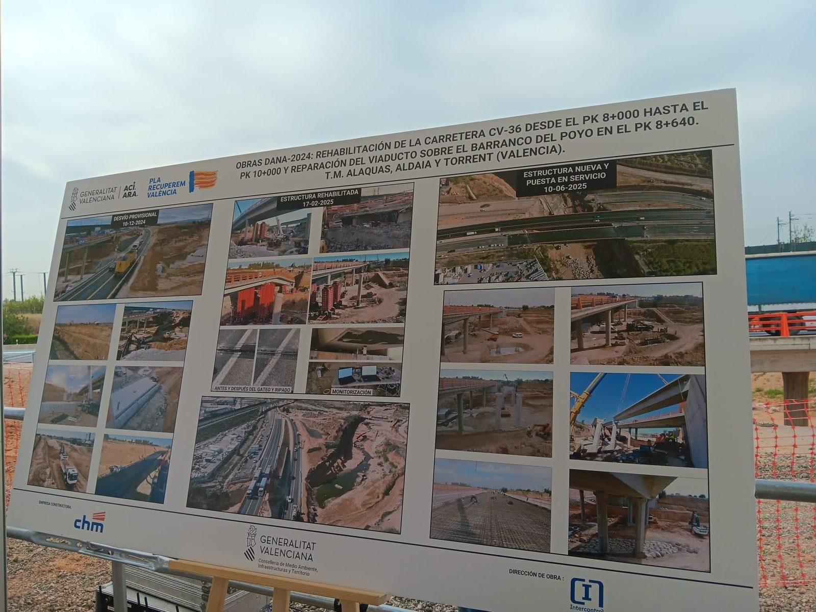 Cartell amb informació sobre les obres de rehabilitació de la carretera CV-36