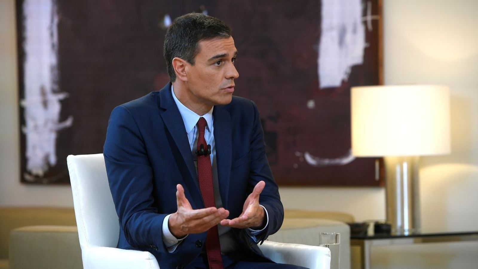 Pedro Sánchez, durant l'entrevista d'aquest dijous Efe)