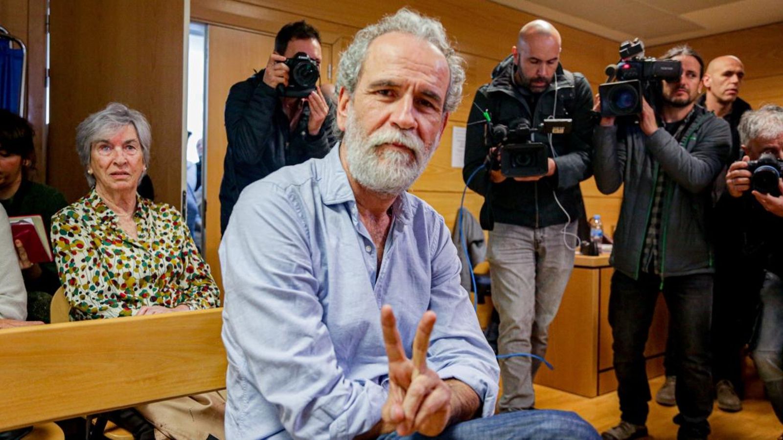 L’actor Willy Toledo, assegut en el banc dels acusats al jutjat penal número 26 de Madrid