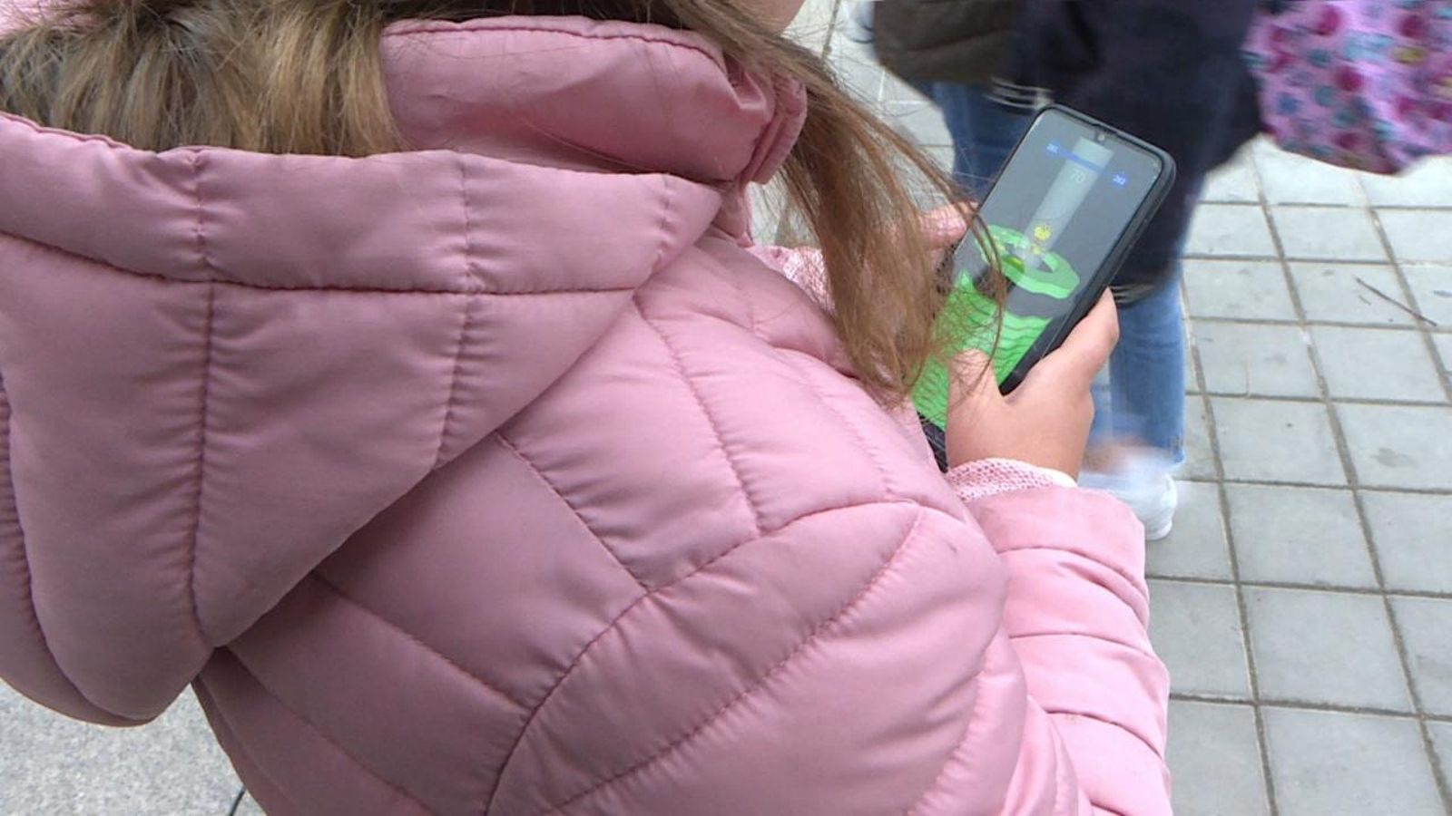 S'hauria de prohibir el telèfon mòbil als menors de 16 anys?