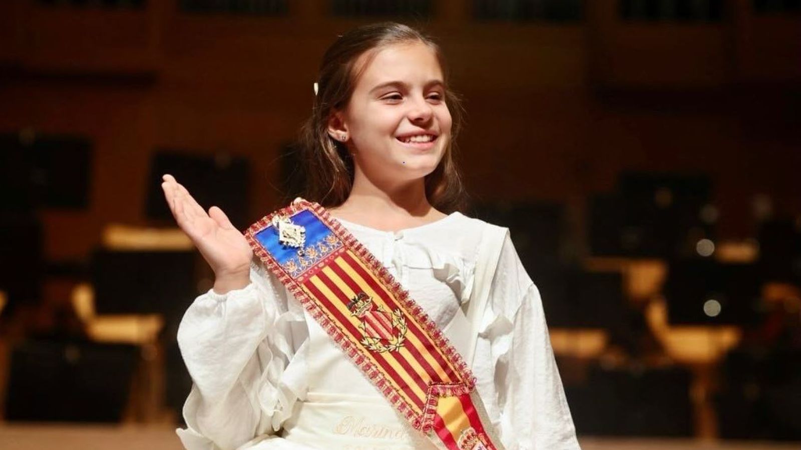 Marina García durant l'assaig de l'acte d'Exaltació de la Fallera Major Infantil