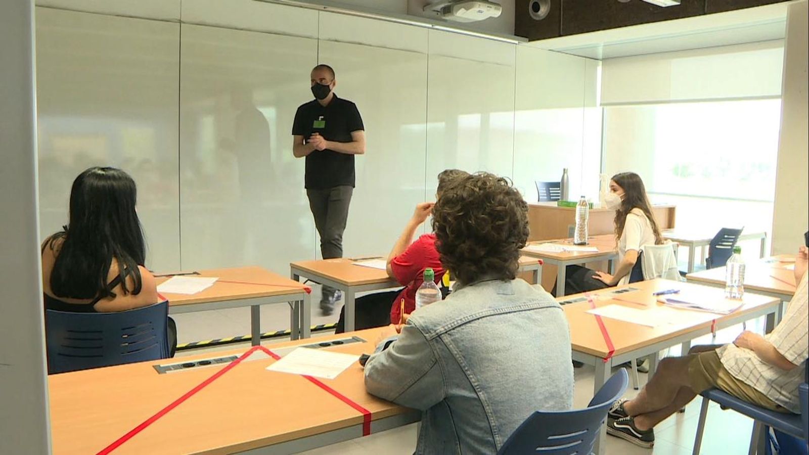 Imatge d'estudiants a una classe