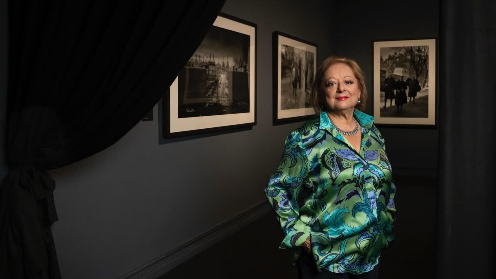 Cristina García Rodero posa amb l'exposició 'Cristina García Rodero. España Oculta'