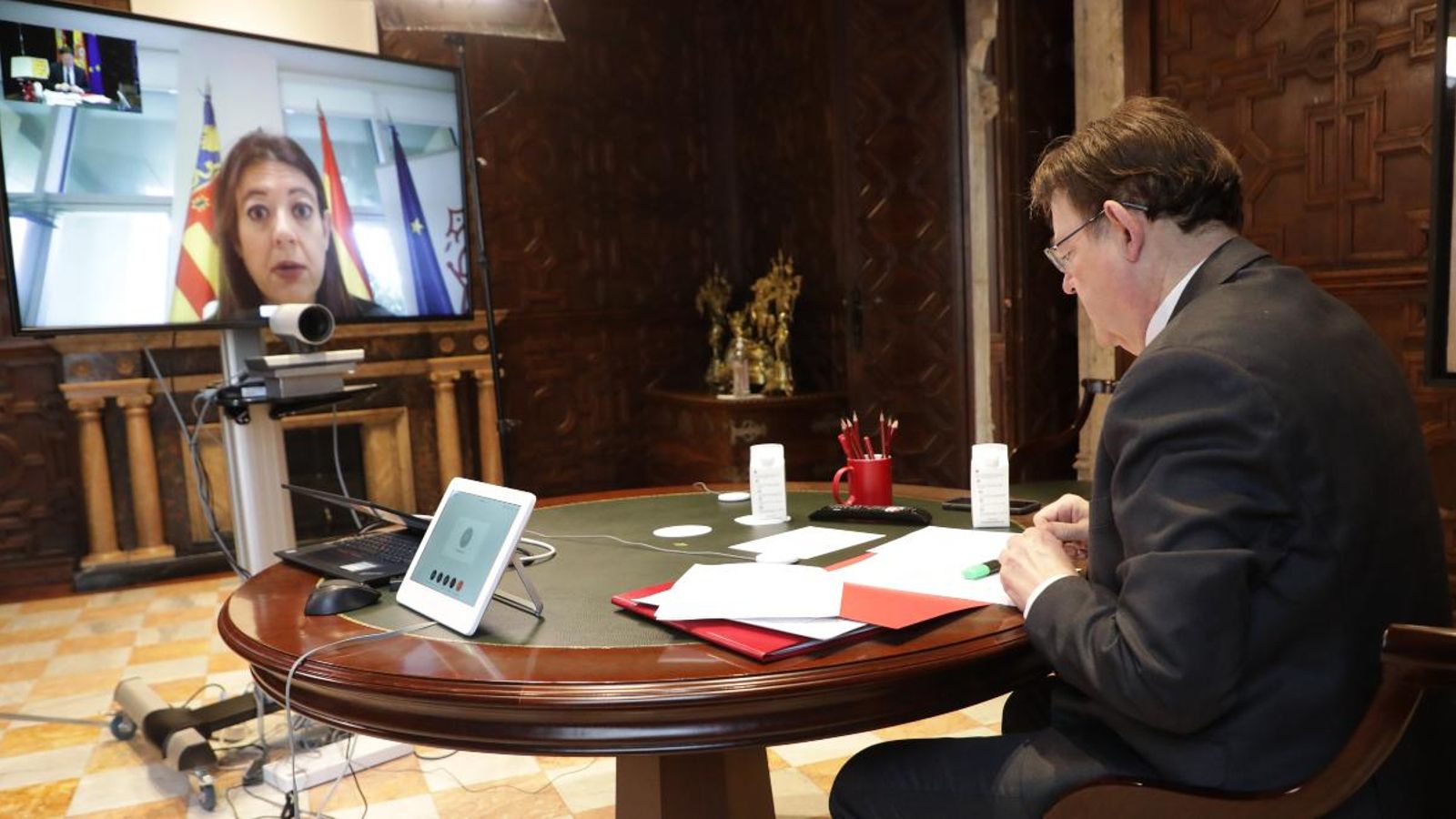 Reunió del president de la Generalitat, Ximo Puig, amb la consellera d'Innovació i Ciència, Carolina Pascual