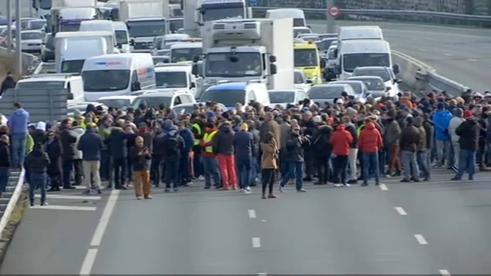 Atropellat un taxista per un conductor VTC durant la vaga a Madrid