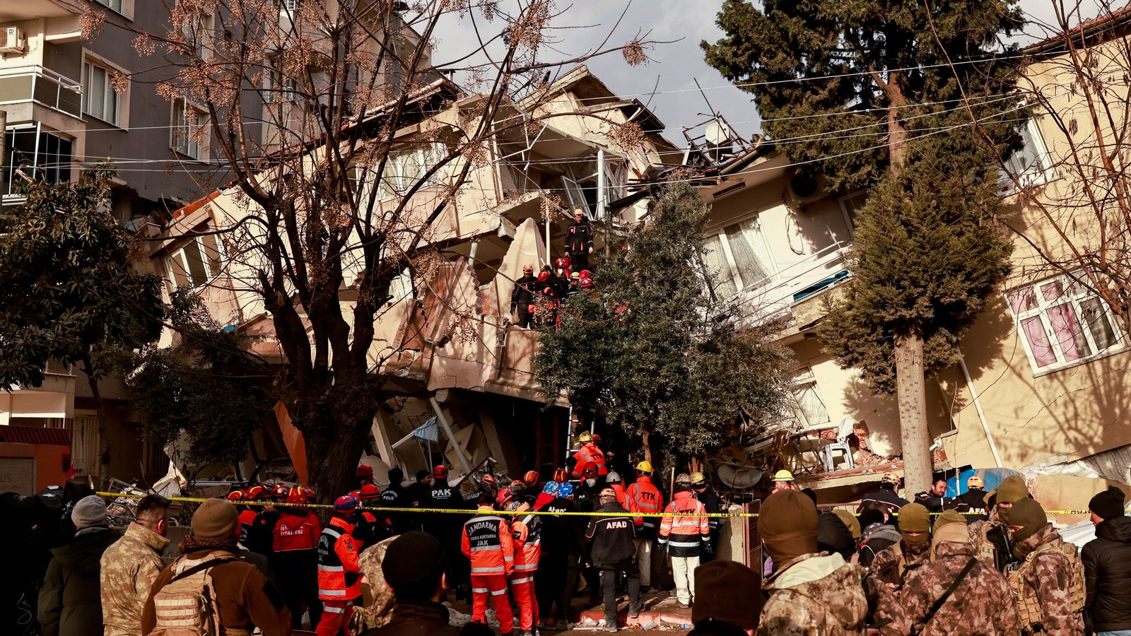 Els grups de rescat busquen supervivents després de l'últim terratrèmol a la província turca de Hatay
