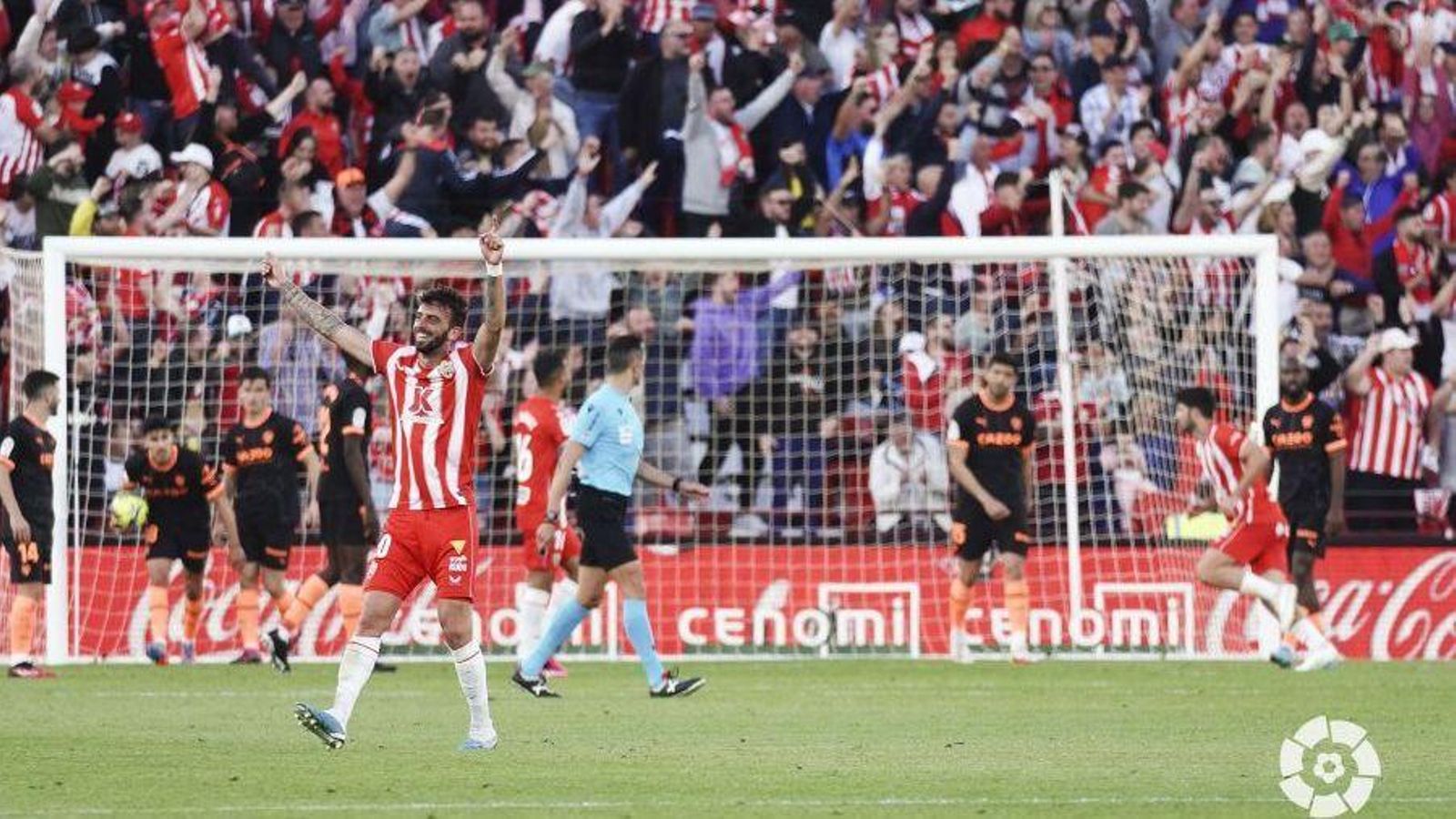 Els jugador de l'Almeria celebren un dels gols