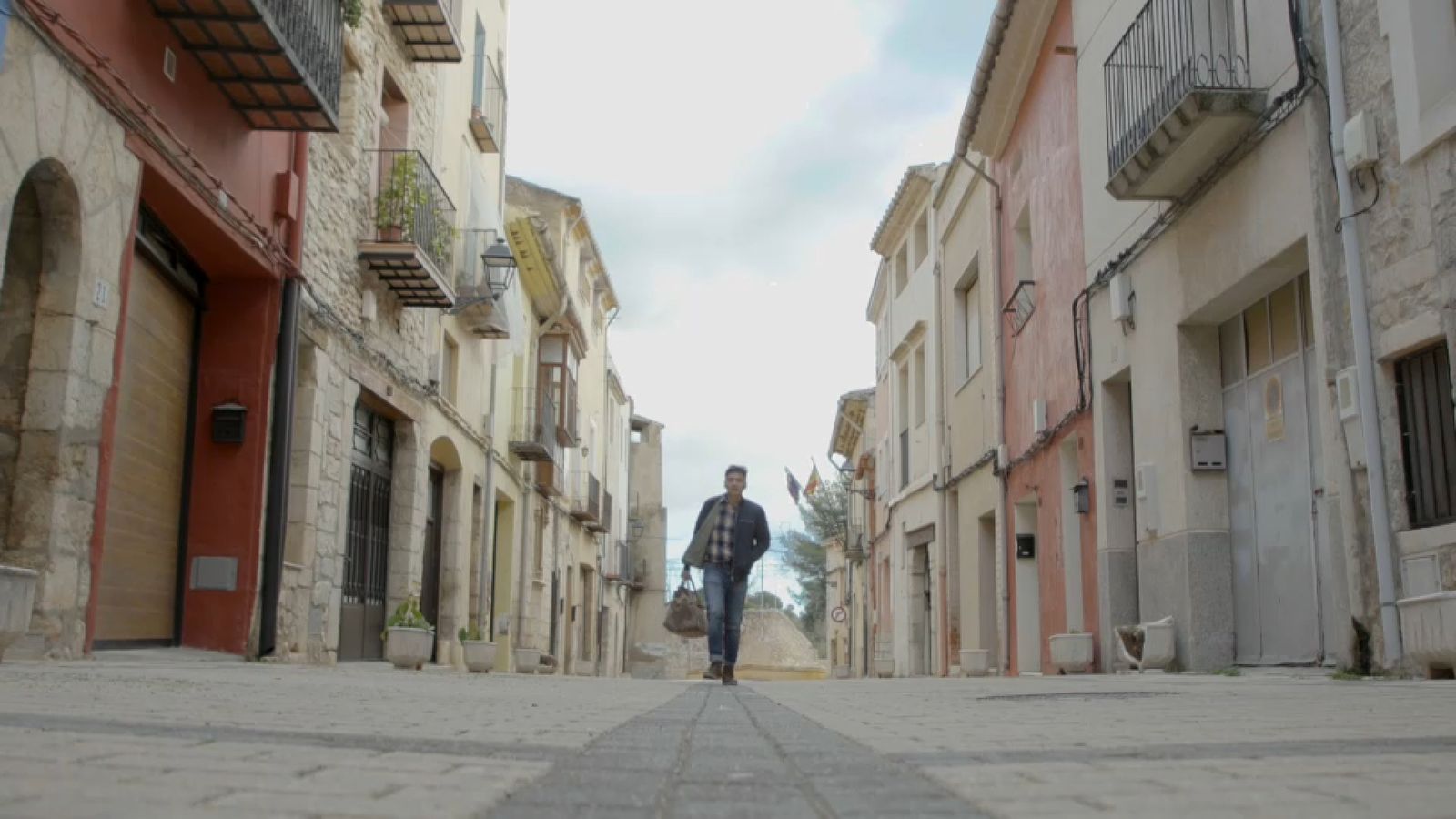 La tradició viva i la singularitat d’aquest poble medieval ha captivat el jove asiàtic